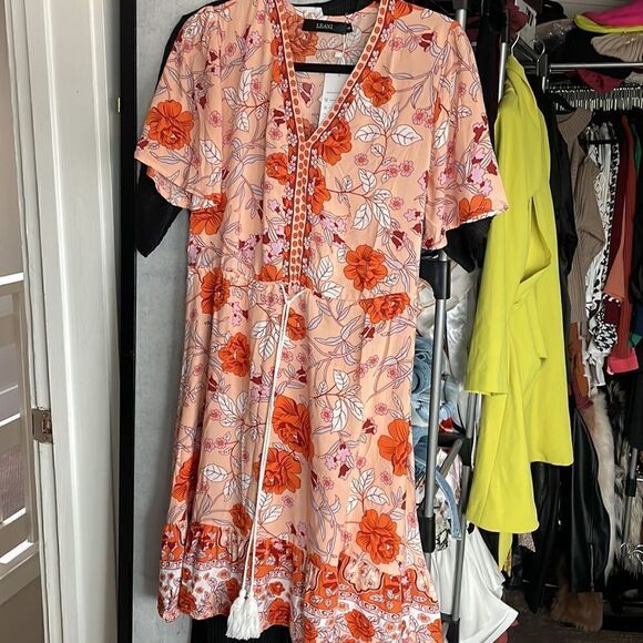 LEANI  V Neck Bohemian Floral Print Mini Dress Short Sleeve Ruffle | size S - Picture 4 of 9